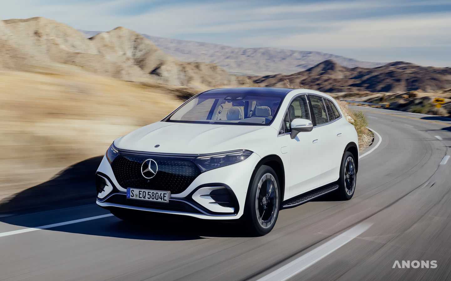 Mercedes-Benz представила свой первый электрический кроссовер EQS SUV – фото