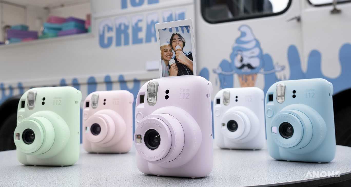Fujifilm представила новую камеру моментальной печати Instax Mini 12
