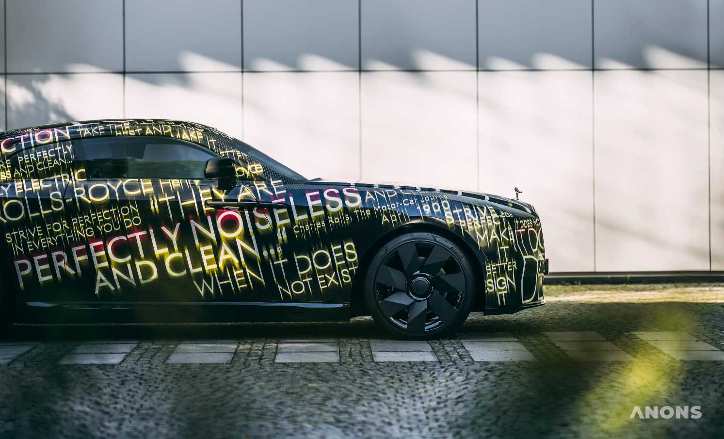 Rolls-Royce представила свой первый серийный электрокар