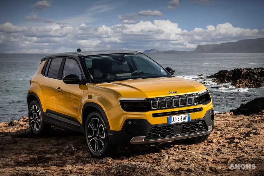 Jeep представила первый в своей истории электрический кроссовер