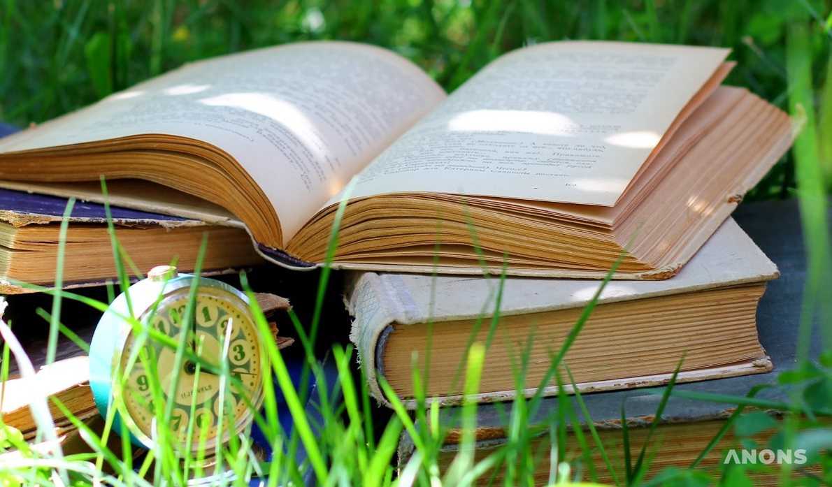 Что почитать: 12 лучших летних книг