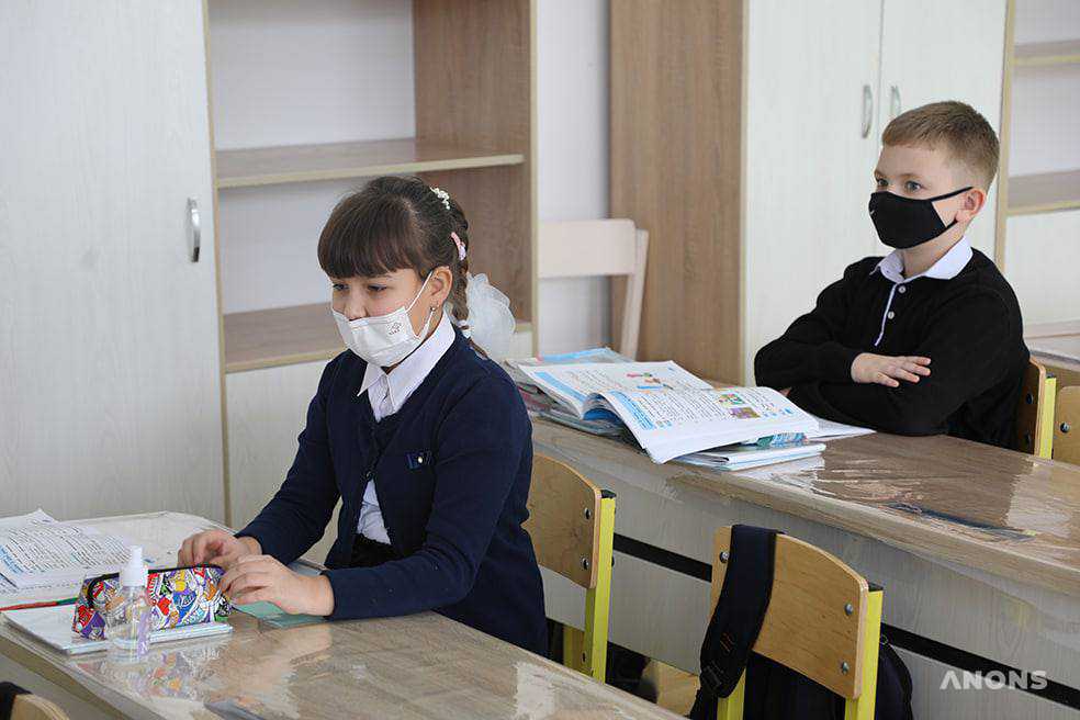 Некоторые школы Ташкента вновь переходят на онлайн-обучение