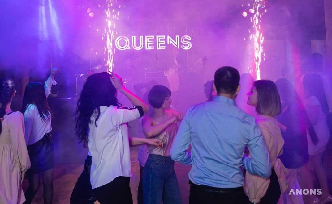 Праздничная вечеринка в ресторане Queens