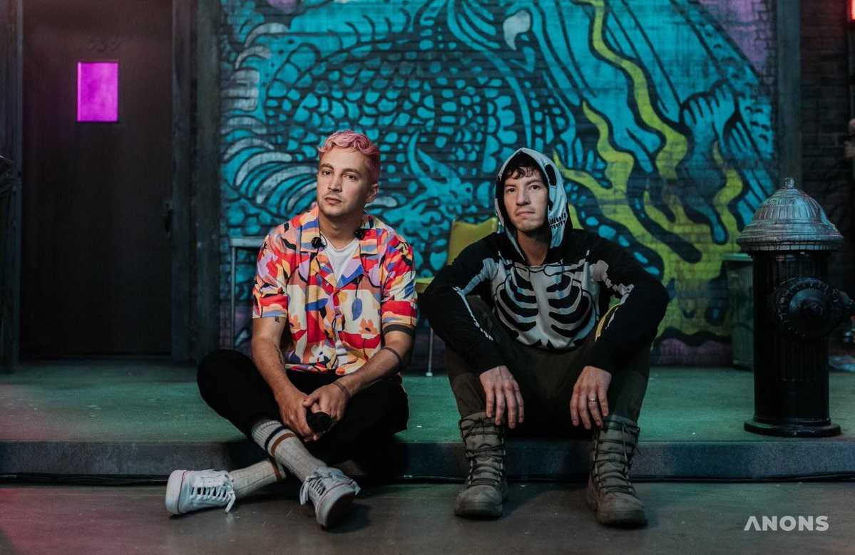 Twenty One Pilots представили кинематографичный клип к треку The Outside