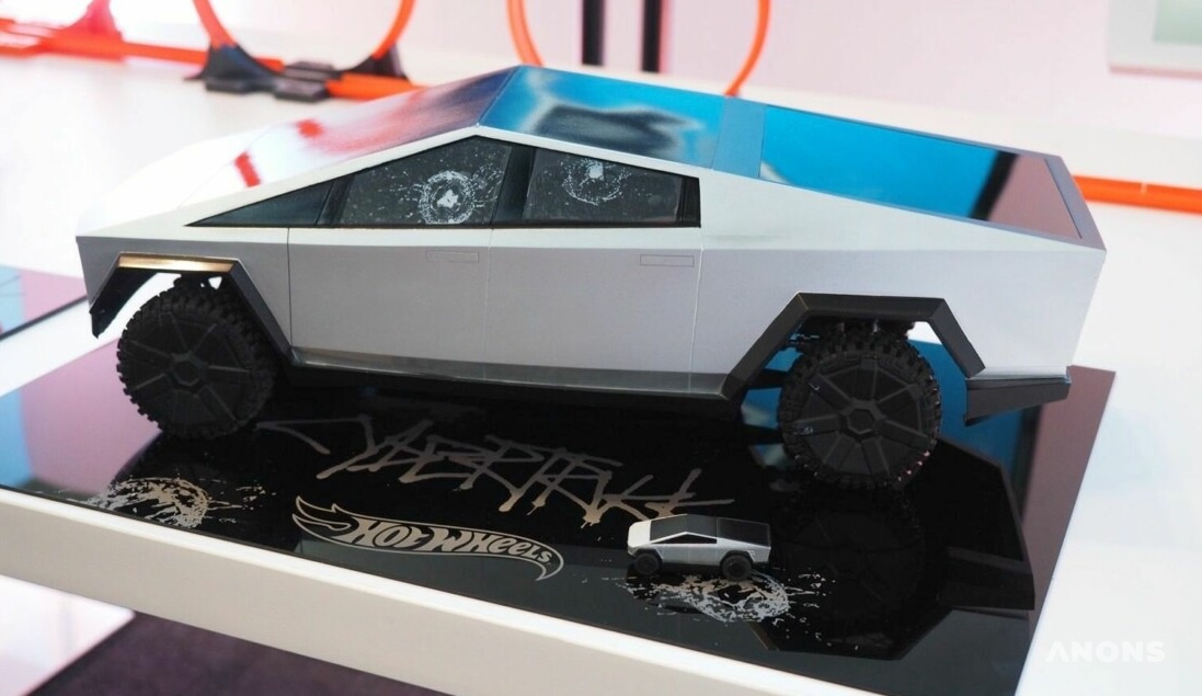 Игрушечный радиоуправляемый Cybertruck от Hot Wheels