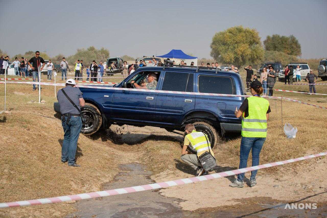 Соревнования по джип-триалу в Ташкенте - фоторепортаж