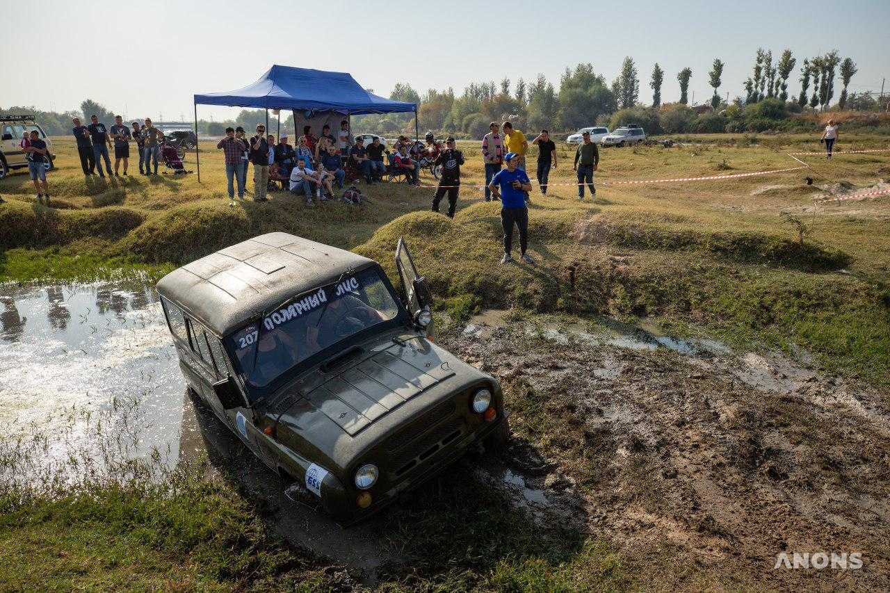 Соревнования по джип-триалу в Ташкенте - фоторепортаж