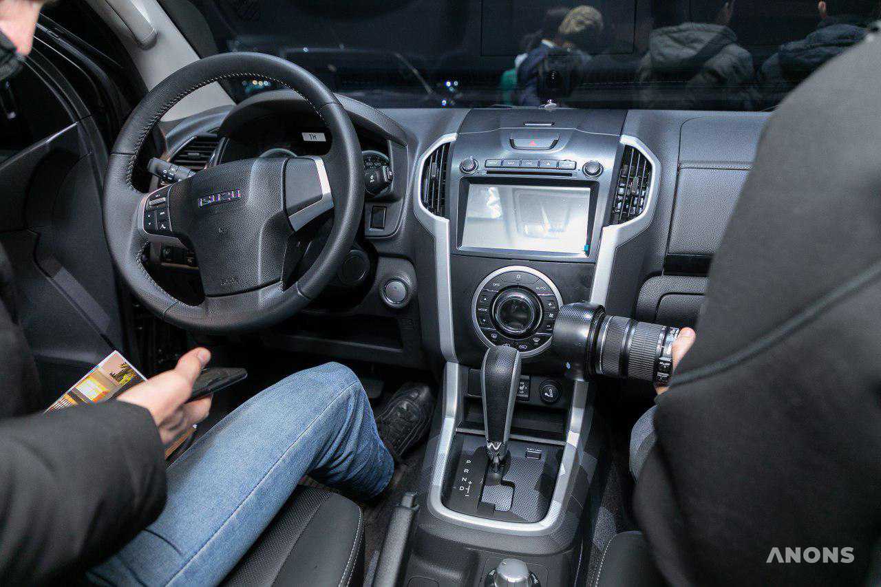SamAuto представил первые в Узбекистане пикапы ISUZU D-Max - фото