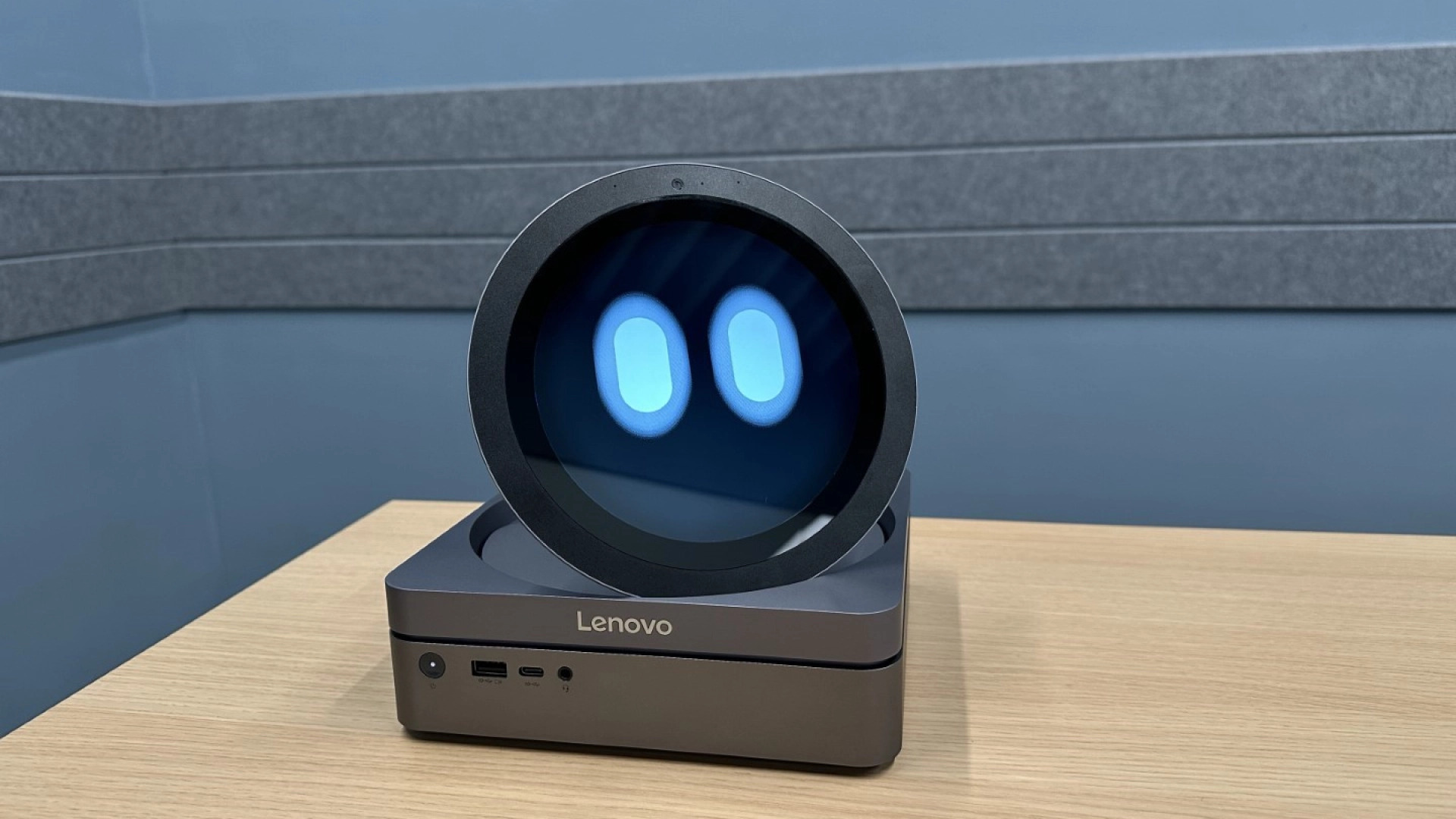 Lenovo показала умного помощника для дома Home AI Brain