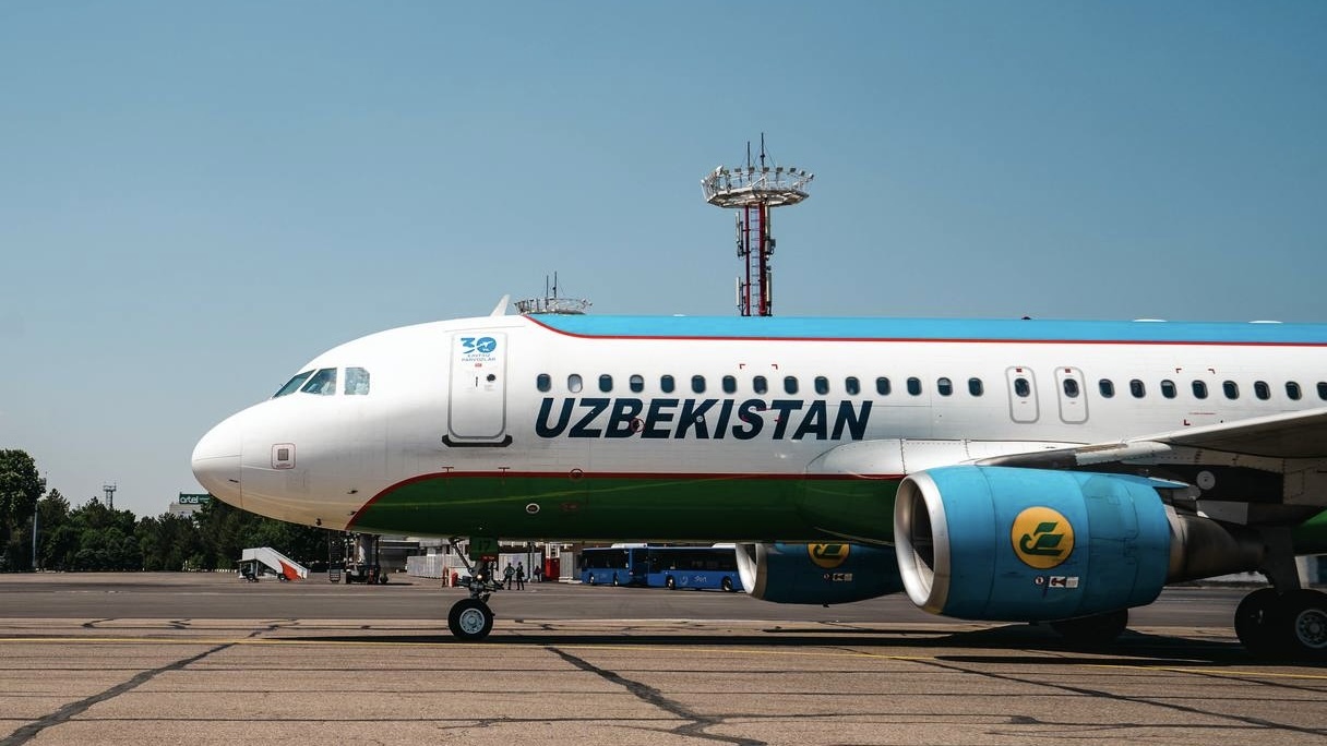 “UzAirways” talabalar uchun aviachiptalarga 50% gacha chegirma eʼlon qildi