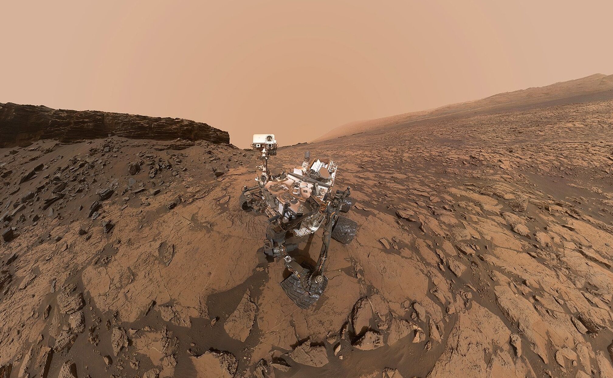Ученые NASA впервые нашли на Марсе воду в жидком состоянии