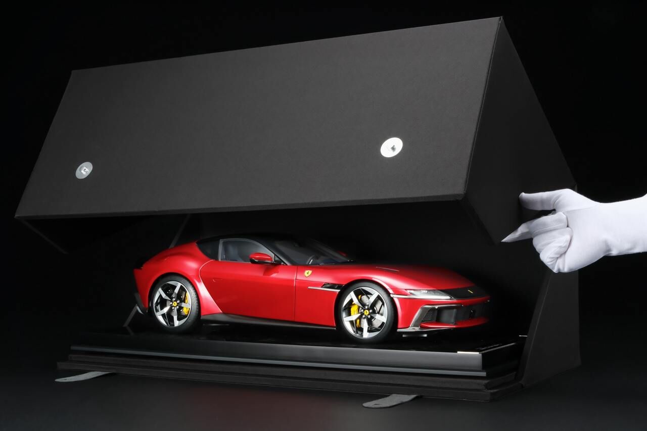 Представлена модель Ferrari 12Cilindri в масштабе 1:8