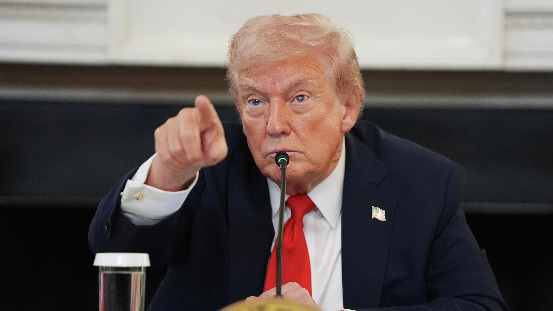 Трамп потребовал отозвать свою фотографию с обложки журнала Time