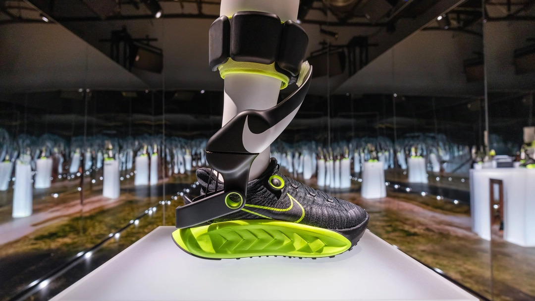 Nike представил кроссовки с встроенным мотором