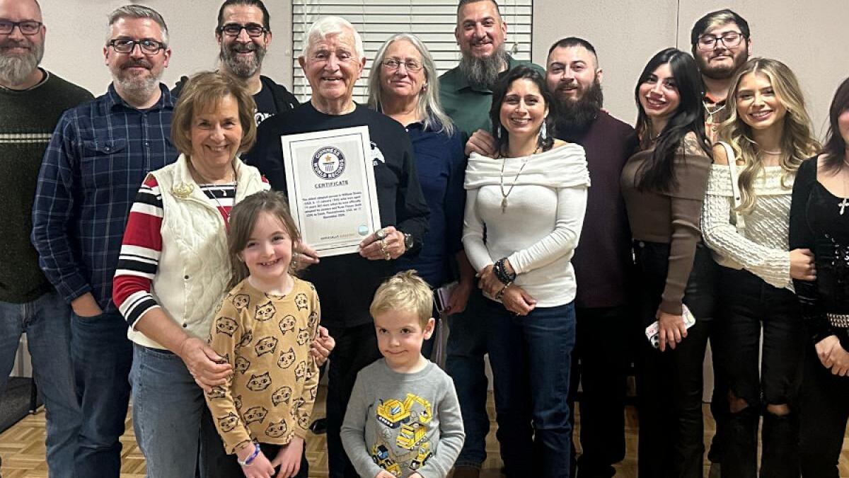 В США 74-летний мужчина стал самым возрастным усыновлённым в мире