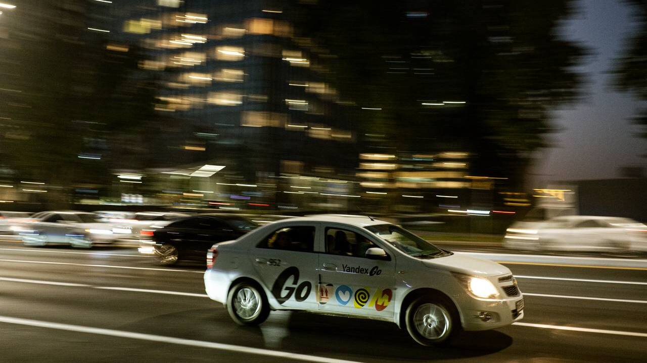 В Yandex Go рассказали, как сэкономить на поездках в праздники