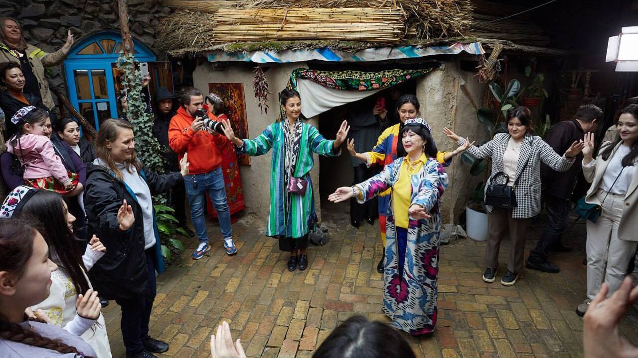 “Human House” galereyasi “Sumalyak Party”ga taklif qilmoqda