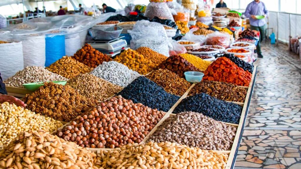 Праздничные ярмарки со скидками на продуктовых рынках столицы