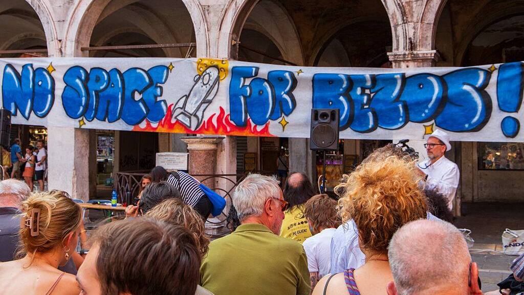 В Венеции стартовала кампания против свадьбы Джеффа Безоса