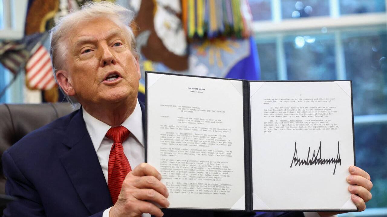 Трамп распорядился заменить термин «искусственный интеллект» на «суперинтеллект»