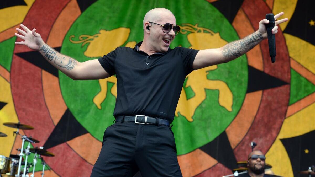 Pitbull попробует установить мировой рекорд по числу людей в накладных лысинах