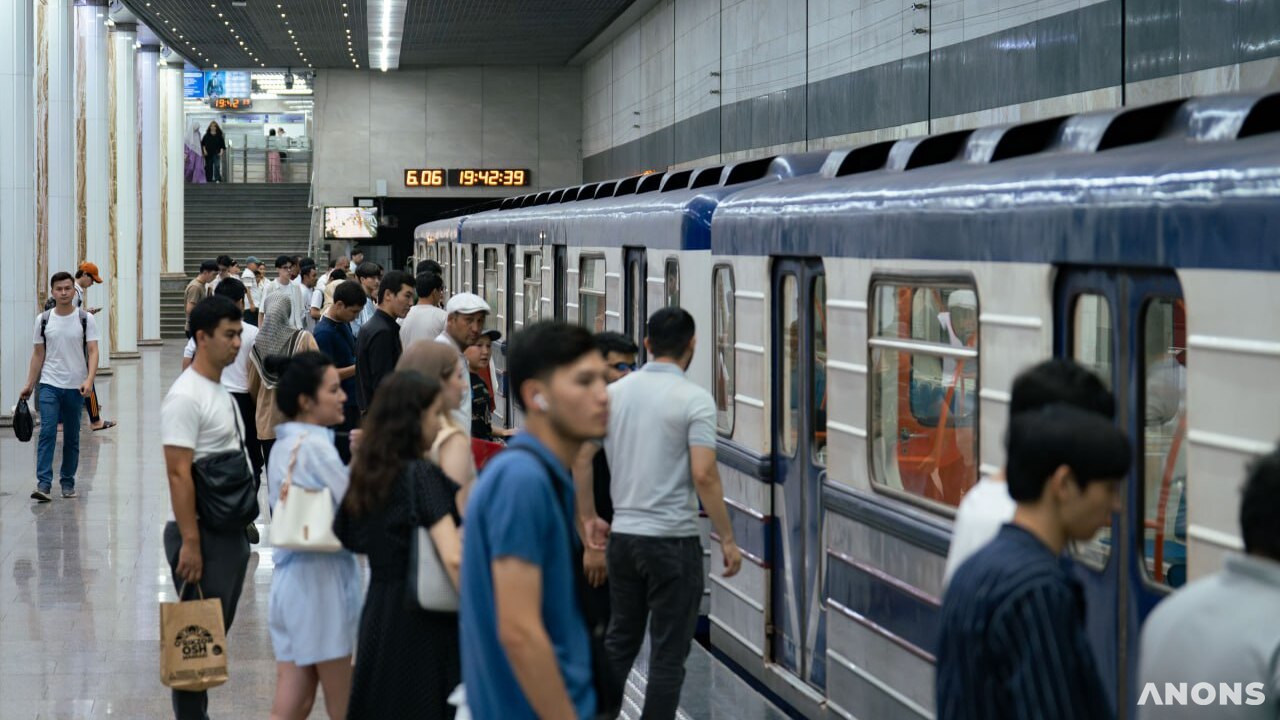 На платформах Ташкентского метро планируют установить стеклянные ограждения