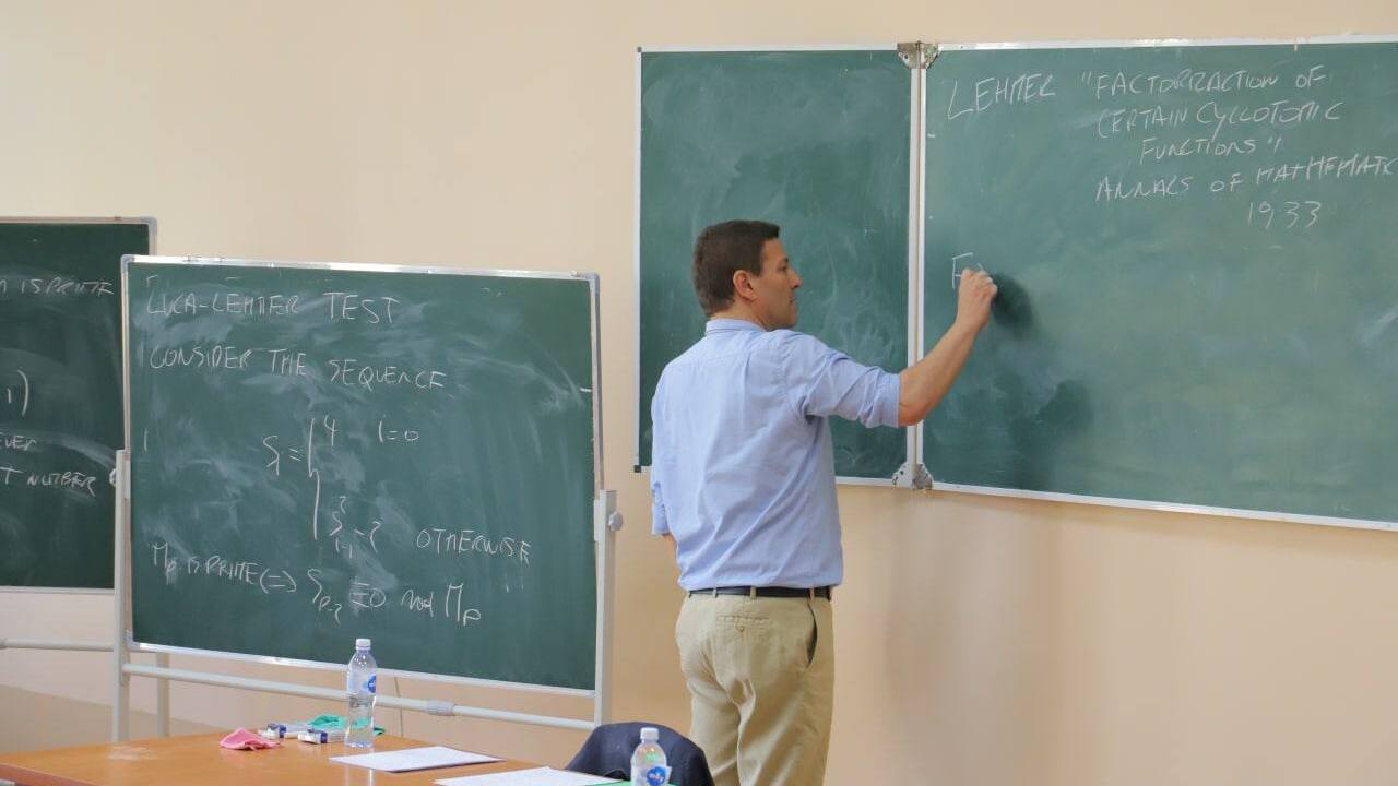 В Ташкенте занятия первой смены в вузах будут начинаться в 08:00