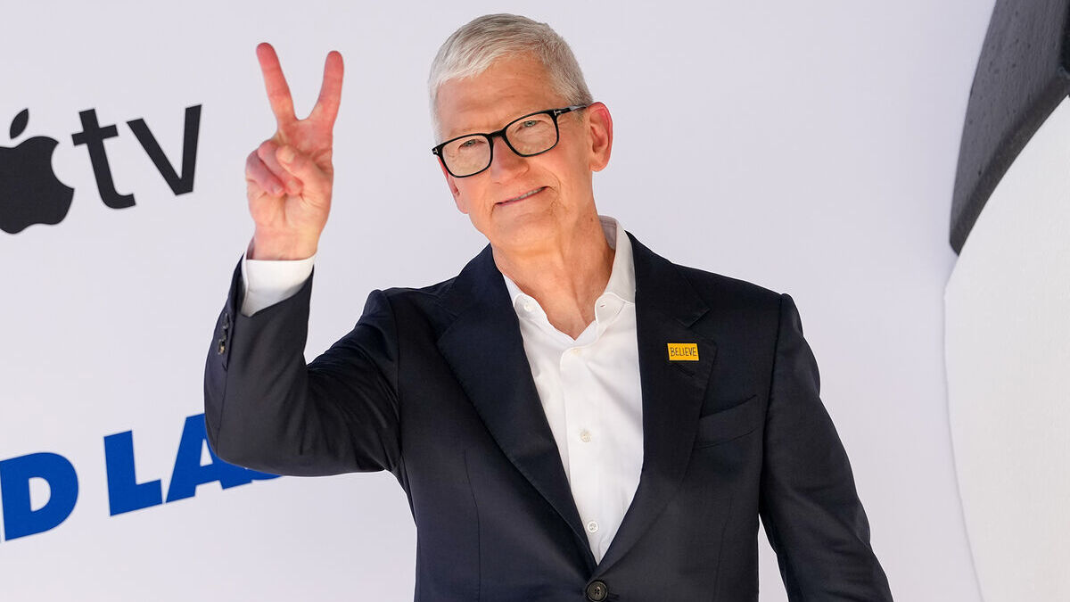 Тим Кук покинул пост главы Apple после 15 лет руководства компанией