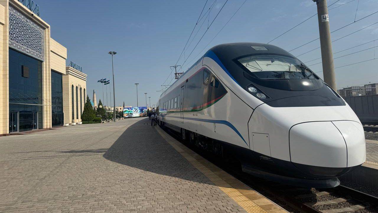 Urganch aeroporti va Xiva o‘rtasida tezyurar elektropoyezd qatnovi yo‘lga qo‘yildi